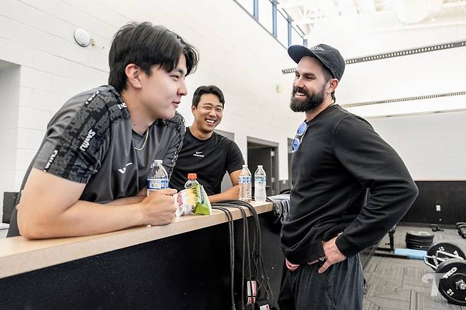 오지환도 그렇게 칭찬했는데, '잠실 예수' 이대로 은퇴인가… LG 복귀도 막혔다, 탈출구는 있을까