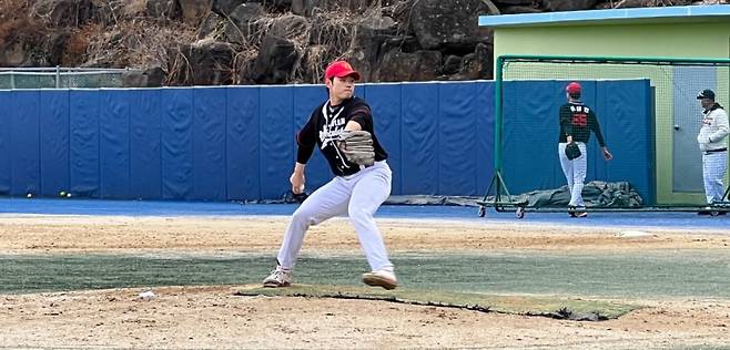 LG 출신 2안타, 한화 출신 148㎞/h 찍었다…2군 울산 웨일즈, 제주도 마지막 청백전