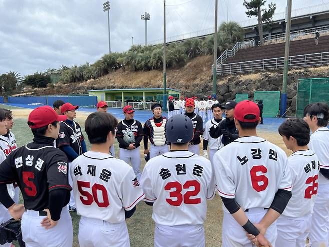 LG 출신 2안타, 한화 출신 148㎞/h 찍었다…2군 울산 웨일즈, 제주도 마지막 청백전