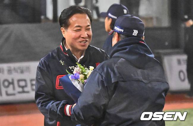 롯데 '도박 4인방' 이중징계 없었다...사상 초유의 사장-단장 '셀프 징계', 왜 구단이 책임 통감했나