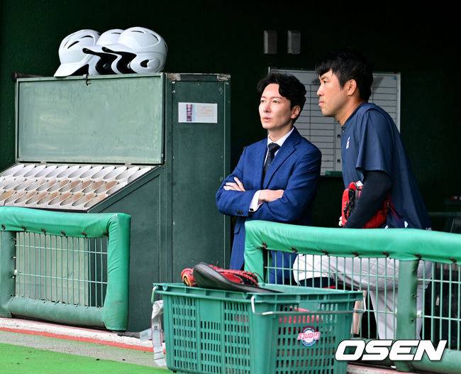 롯데 '도박 4인방' 이중징계 없었다...사상 초유의 사장-단장 '셀프 징계', 왜 구단이 책임 통감했나