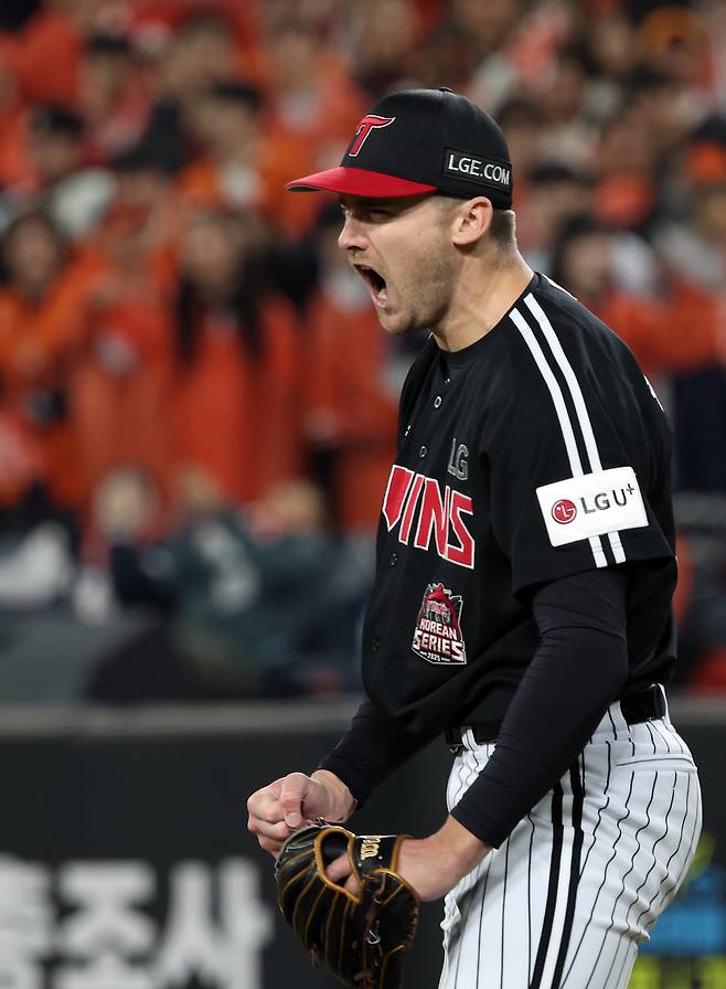 LG 스프링캠프서 나온 돌발 질문 “톨허스트 선수, 최동원이란 투수를 아나요?”