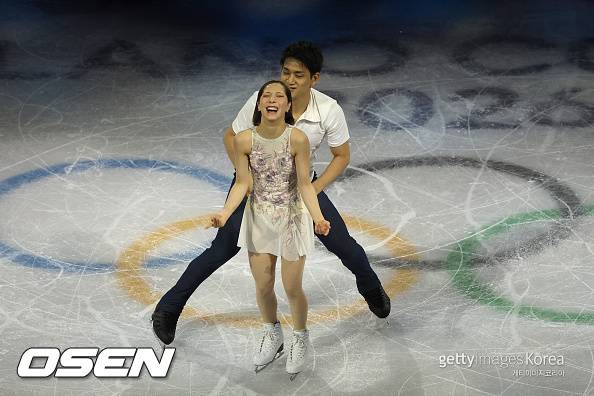 ‘어쩐지 연기가 너무 진하더라?’ 금메달 딴 일본 피겨 커플, 알고보니 실제 연인이었다…포상금만 6억 원 ‘대박' [2026 동계올림픽]