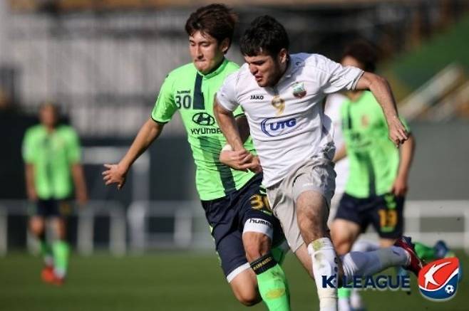 예능 대부 ‘이경규의 사위’ 수식어에 가려진 프로 14년 차 김영찬의 삶···“아무리 힘들어도 버티면 기회는 반드시 온다” [이근승의 믹스트존]