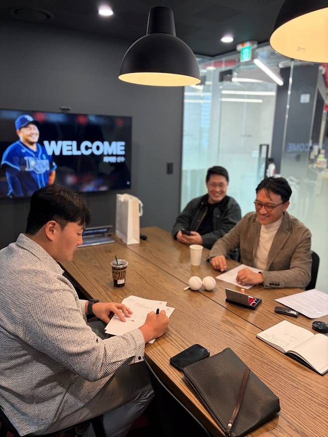 'ML 67홈런' 최지만, 브리온컴퍼니와 매니지먼트 계약…