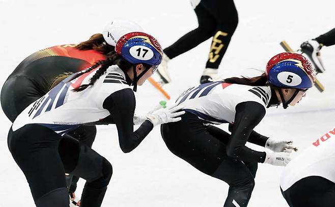 최민정·심석희는 화해했는데…임효준·황대헌 악연은 왜 멈추지 않나