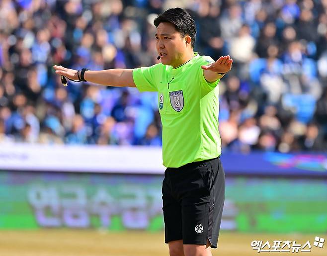 K리그1 개막전 전반 4분 만에 깜짝 중단…경기장서 무슨 일이? [인천 현장]