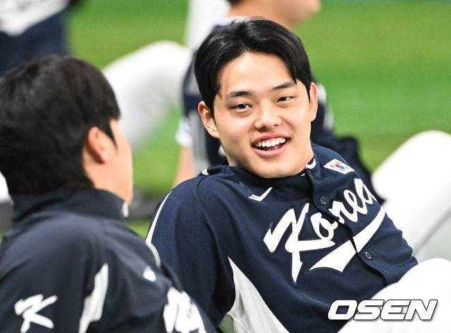 '어깨 통증' 문동주, WBC 8강→개막 로테이션 정상 합류 가능할까…현장은 신중 또 신중 [오!쎈 오키나와]