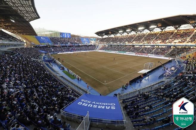 [오피셜] '24071명' 이정효가 해냈다!...수원삼성 개막전부터 신기록 작성...수원-서울이랜드, K리그2 최다관중 달성