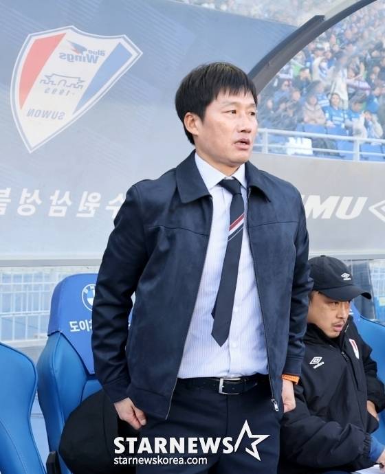 수원 데뷔전서도 '깜짝 극대로' 이정효 감독, 득점 직후 분노한 이유는