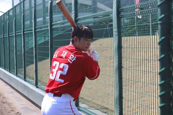 'SSG 깜짝 이적' 김재환