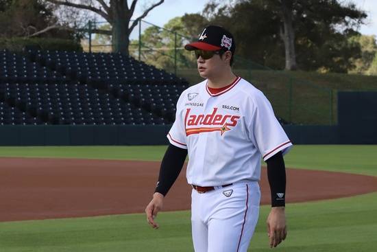 'SSG 깜짝 이적' 김재환