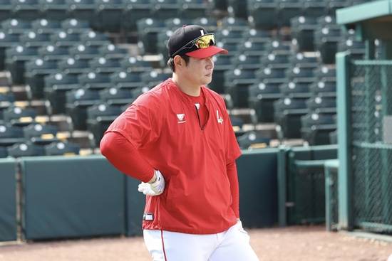'SSG 깜짝 이적' 김재환