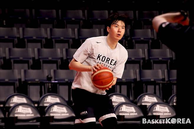 [FIBA WC] 日 현지 언론이 에워싼 이현중, ‘3·1절 한일전’ 향해 “무조건 이겨야죠”