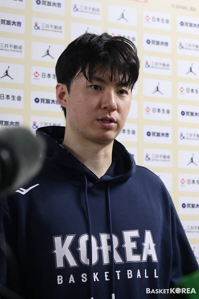 [FIBA WC] 日 현지 언론이 에워싼 이현중, ‘3·1절 한일전’ 향해 “무조건 이겨야죠”