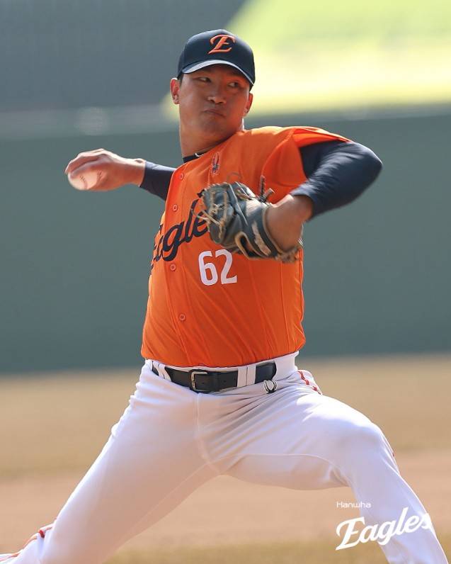 한화는 ERA 54.00 무명투수도 150km 던진다…1군행 청신호? 강속구보다 더 강력한 무기에 눈길