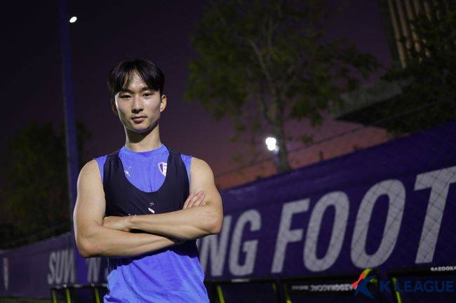 '십자인대→십자인대→무릎 반월판 손상' 또 수술 앞둔 최지묵...수원 삼성, '18번 유니폼' 들고 승리 바쳤다[오!쎈 수원]