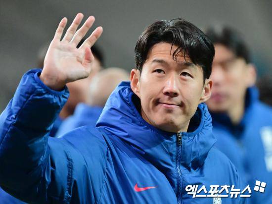 손흥민도 '입 가리면' 카드 받는다? 황당 규정 생긴다…월드컵 앞두고 규정 변경→입 가릴 경우 경고·퇴장 사유