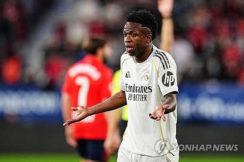 손흥민도 '입 가리면' 카드 받는다? 황당 규정 생긴다…월드컵 앞두고 규정 변경→입 가릴 경우 경고·퇴장 사유