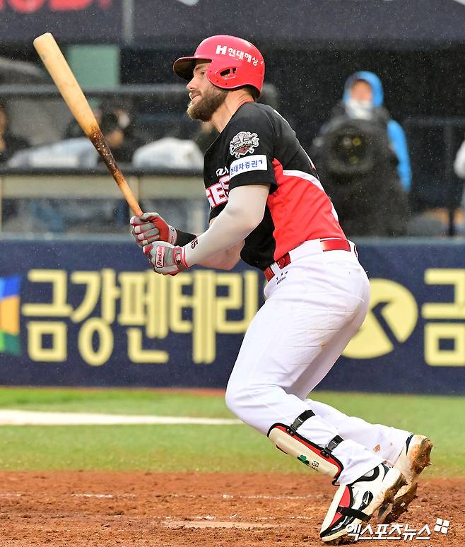 '35홈런에도 KIA와 재계약 불발' 이 선수 어쩌나…시범경기 타율 0.100 부진, 빅리그 재입성 가능할까