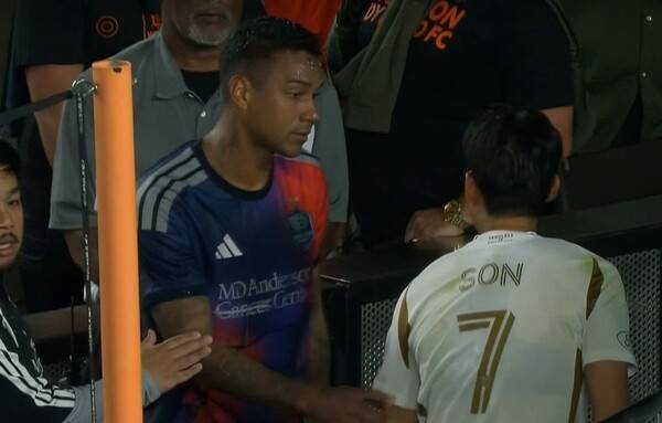 '태클에 쓰러진 손흥민에 항의까지?'... 휴스턴 퇴장 DF 선 넘었다[스한 스틸컷]