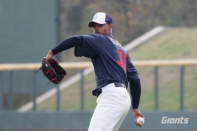 '18-0' 한화 완파한 타선을 이렇게 간단히? KKKK 퍼펙트 피칭, 롯데 157km 에이스 예사롭지 않다