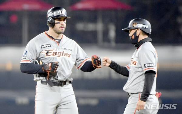 '한화 땅치고 후회하나' 전 이글스 중견수, 타율 0.444·OPS 1.771 맹타→ 美 매체