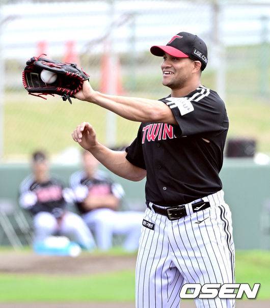 ‘오스틴 3점포+문정빈 솔로포’ LG 14안타 폭발, 8안타 KT와 7-7 무승부...정우영-이정용 실점 아쉽네 [오키나와 리뷰]