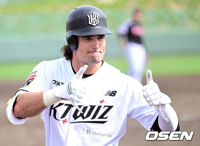 ‘오스틴 3점포+문정빈 솔로포’ LG 14안타 폭발, 8안타 KT와 7-7 무승부...정우영-이정용 실점 아쉽네 [오키나와 리뷰]