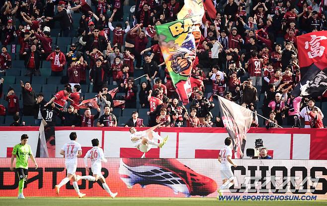 대이변! '승격팀'이 '디펜딩챔피언' 잡았다...'갈레고 멀티골' 부천, 창단 첫 K리그1 경기에서 전북에 3-2 역전승