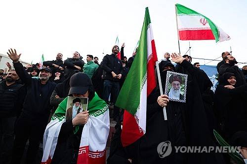 [이란 최고지도자 폭사] 이란, 2026 월드컵 보이콧 '초강수' 꺼냈다…프로축구리그 전격 중단+외국인 선수 탈출 시도까지