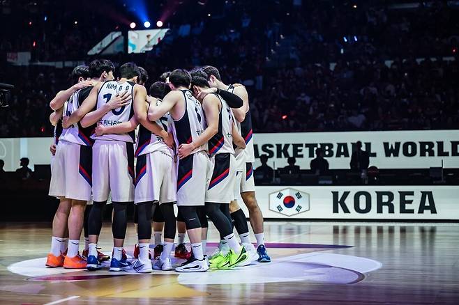 [FIBA WC] ‘이현중 28점 + 더블더블’ 대한민국, 일본과 3·1절 매치서 석패···2연승 뒤 2연패