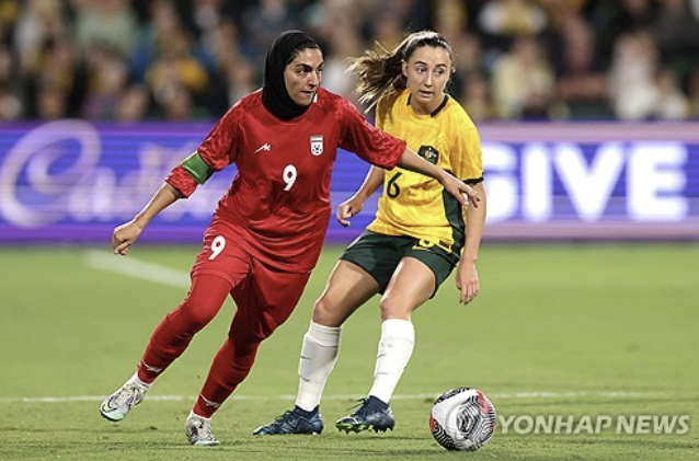 [이란 최고지도자 폭사] 이 와중 '한국-이란' 한판 대결!…이란 女 감독 정세 답변 거부→