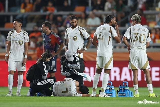 '악' 손흥민 발목 노린 살인 태클→'부상 우려' LAFC 감독 직접 밝혔다