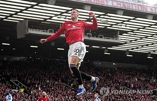 이러다 맨유 우승? '세슈코 결승골 폭발' C 팰리스에 2-1 역전승…7G 무패→빌라 넘고 3위 도약 [EPL 리뷰]