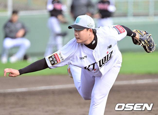 '149km' 직구 던졌지만...한화가 포기한 파이어볼러, 아뿔싸 125m 홈런 허용하다 [오!쎈 오키나와]