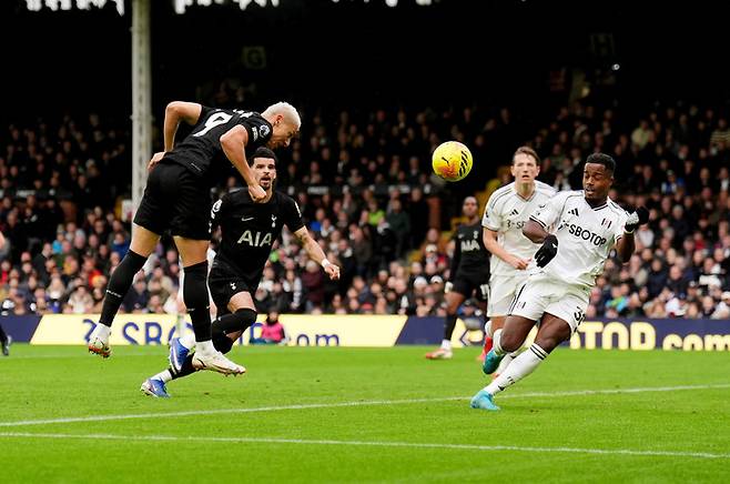 [PL 28R] 감독 바꿔도 소용없다...토트넘, 풀럼 원정서 또 1-2 패→2026년 첫 승 실패+리그 16위 유지