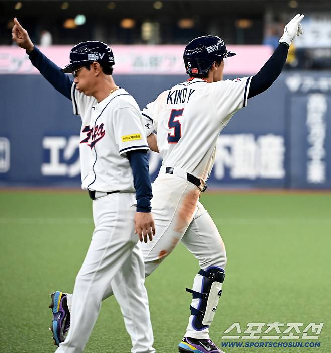 'MVP 복귀 신고' 김도영 홈런 폭발! 류지현 '1번 시험' 성공적…