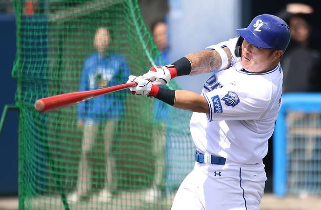 삼성 팬들 목 빠지게 기다리는데… 최형우 왜 연습경기 안 나오나, 삼성 유니폼 등판은 언제?