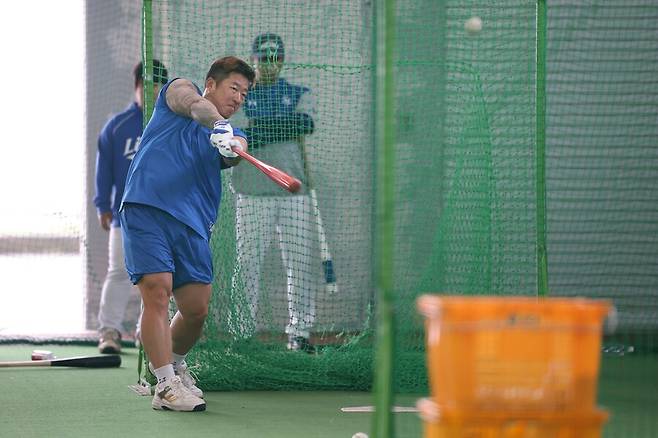 삼성 팬들 목 빠지게 기다리는데… 최형우 왜 연습경기 안 나오나, 삼성 유니폼 등판은 언제?