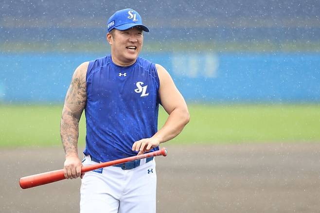 삼성 팬들 목 빠지게 기다리는데… 최형우 왜 연습경기 안 나오나, 삼성 유니폼 등판은 언제?