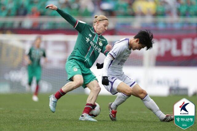 '후반 추가시간 PK 실축'...'우승 후보' 대전, 서진수 선제골에도 개막전 승리 놓쳤다...'마테우스 동점골' 안양과 1-1 무승부