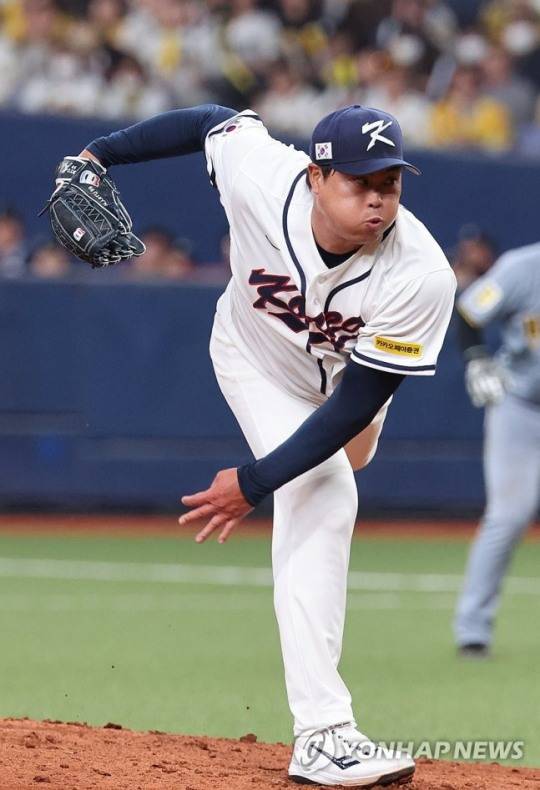 구속 140km 초반인데 왜 못 치나…후지카와 감독이 본 류현진의 '진짜 무기'