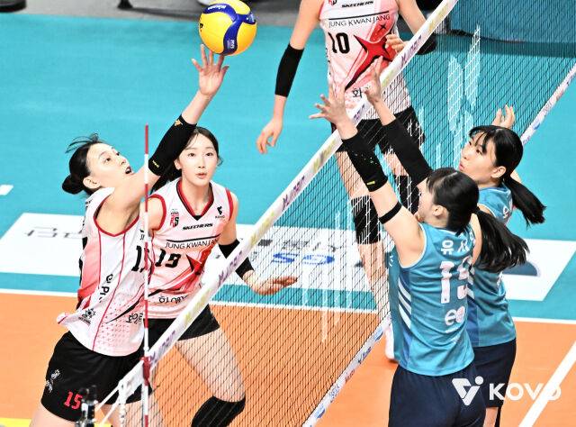 팬들을 위한 프로 팀의 자세란 이런 것! 정관장, 장충 원정서 GS칼텍스 꺾고 승점 3점 추가 [MD장충]