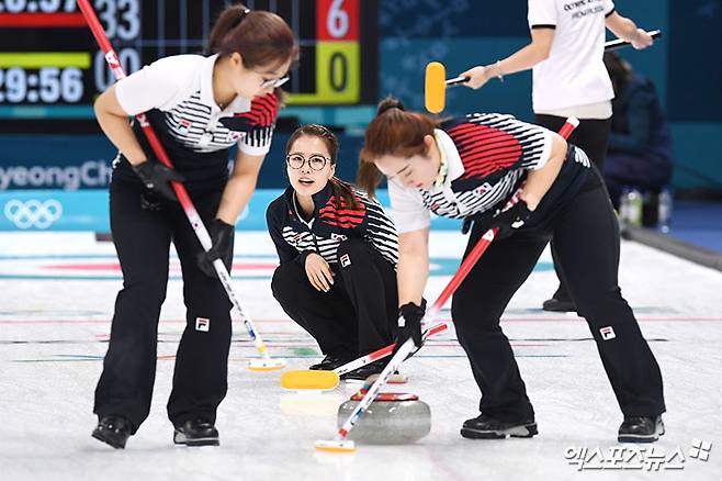 [오피셜] '평창 여자컬링 銀메달' 팀 킴 공식 해체…