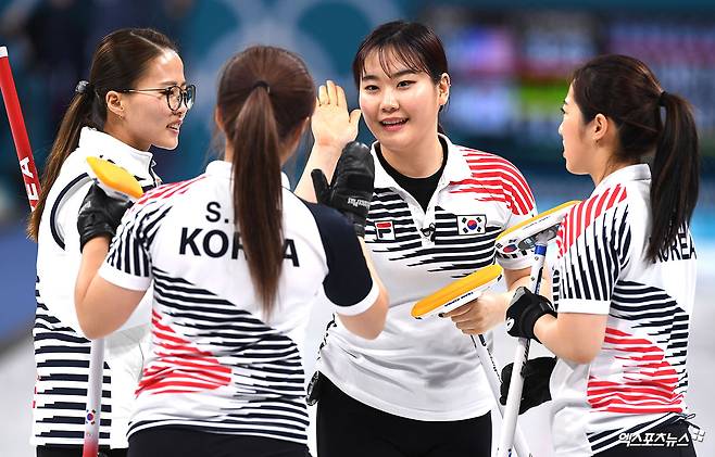 [오피셜] '평창 여자컬링 銀메달' 팀 킴 공식 해체…