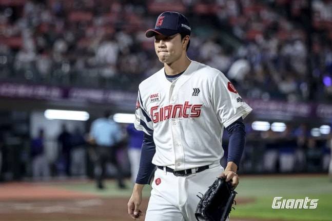 롯데 깜짝 비화! 'ERA 8.23 최악투' 외국인, 그런데 '160km 파이어볼러' 만들었다고?…