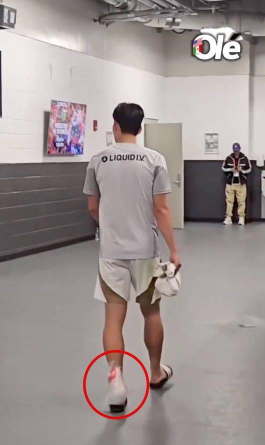 이래놓고 항의를 해? 손흥민, 아킬레스건 직격→얼음 대고 절뚝절뚝...