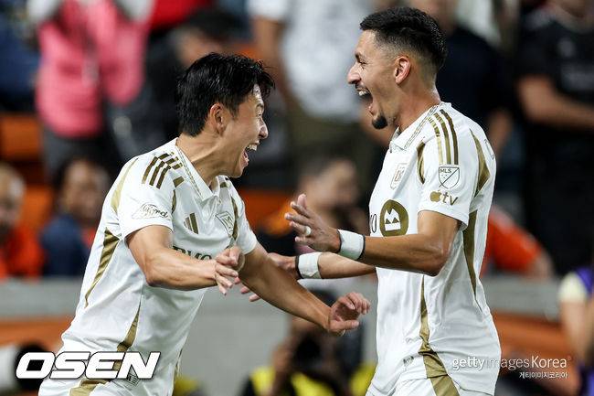 이래놓고 항의를 해? 손흥민, 아킬레스건 직격→얼음 대고 절뚝절뚝...