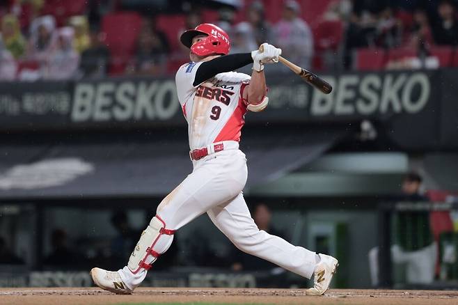 KIA에 마성의 매력이 있다… 한숨 쉬다가도 이 스윙은 못 참지, 김도영과 같이 대형 사고칠까